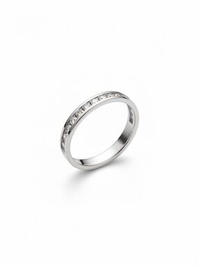 Woman’s Fashion Diamond CZ 💎 band size 8